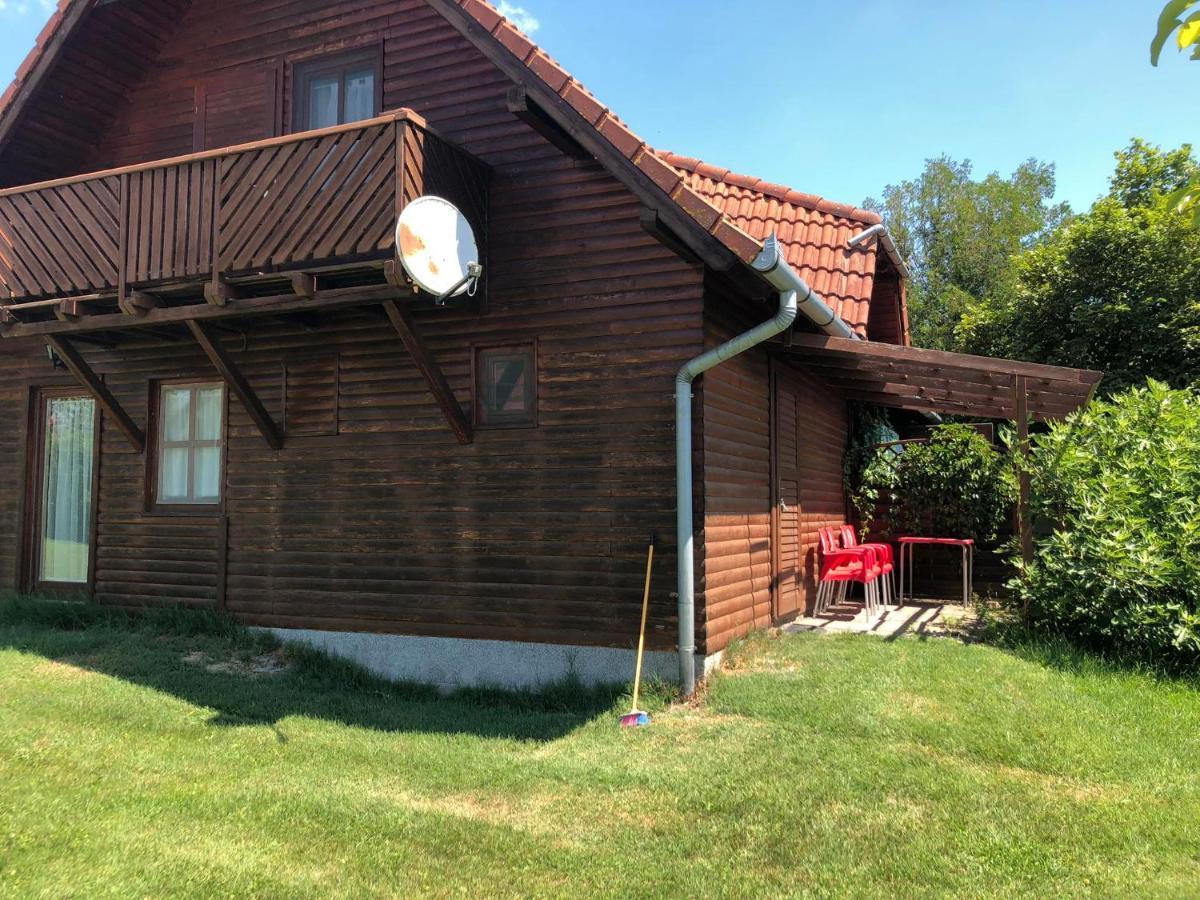 Almos Apartman Balatonfenyves Esterno foto