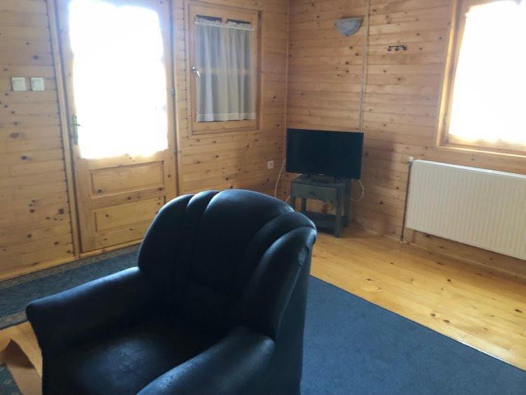 Almos Apartman Balatonfenyves Esterno foto