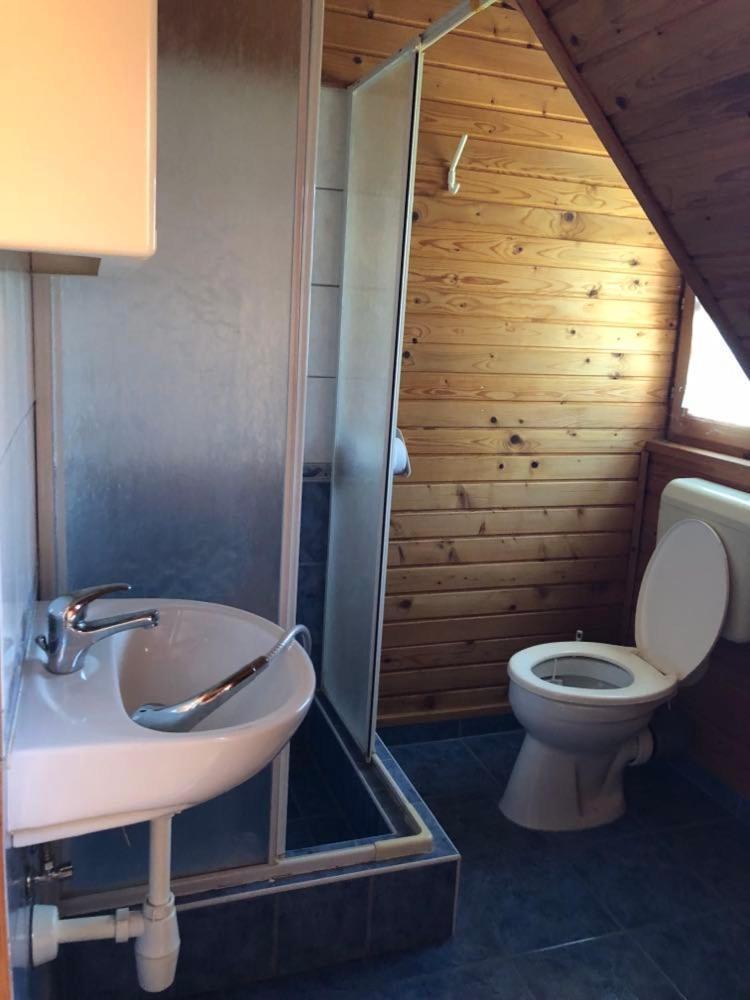 Almos Apartman Balatonfenyves Esterno foto