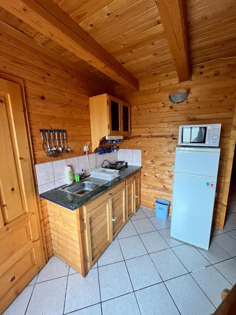 Almos Apartman Balatonfenyves Esterno foto
