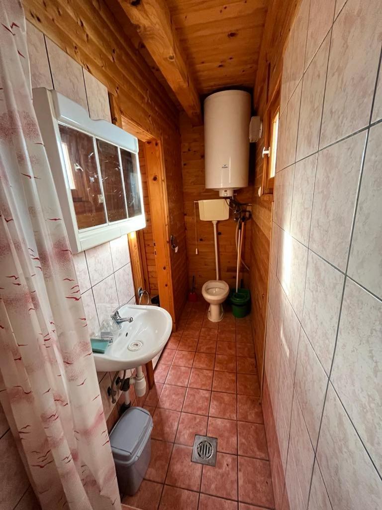 Almos Apartman Balatonfenyves Esterno foto
