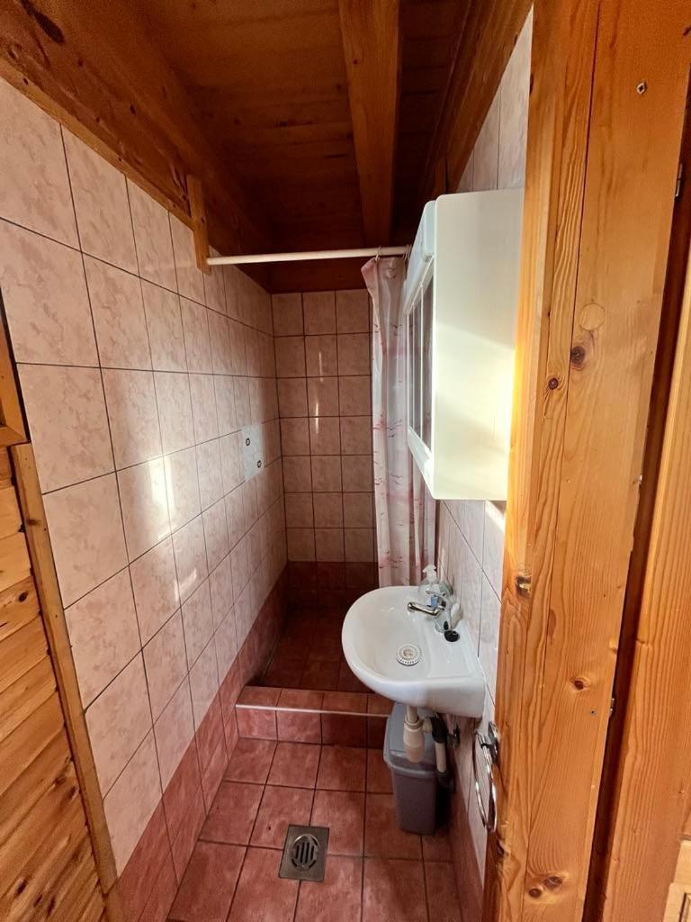 Almos Apartman Balatonfenyves Esterno foto