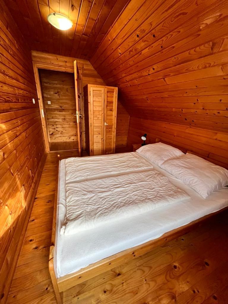 Almos Apartman Balatonfenyves Esterno foto