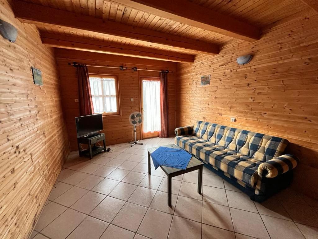 Almos Apartman Balatonfenyves Esterno foto